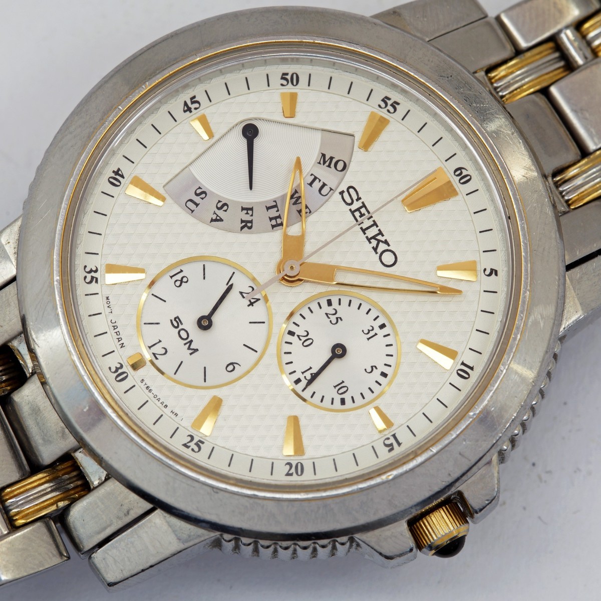 Seiko 5Y66-0AA0 quartz Japan stainless steel wristwatch sapphire