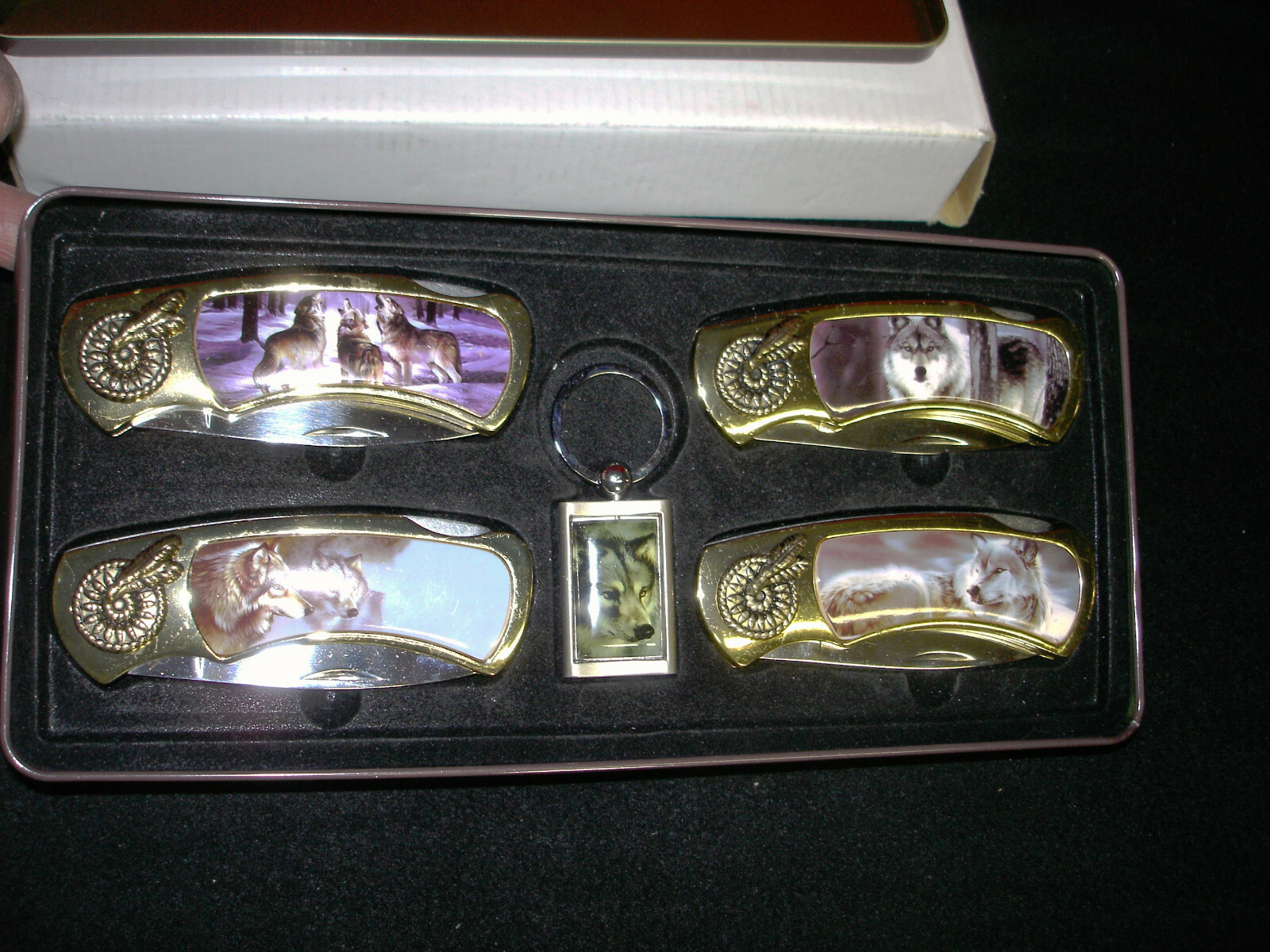 Set of 4 Wildlife World Wolf Knife Collection Set with Key Ring