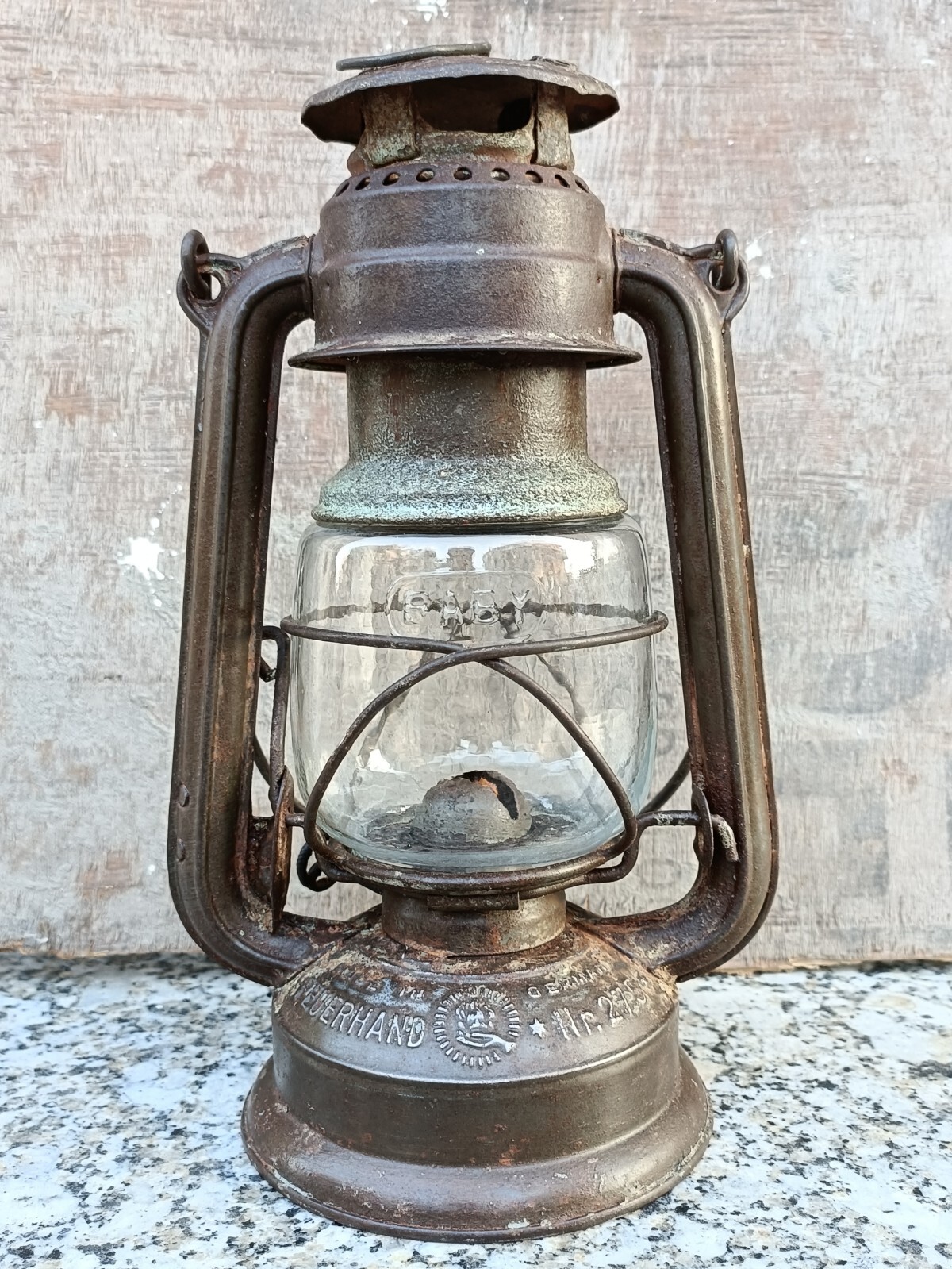OLD VINTAGE FEUERHAND NO. 275 IRON KEROSENE OIL LAMP LANTERN WITH