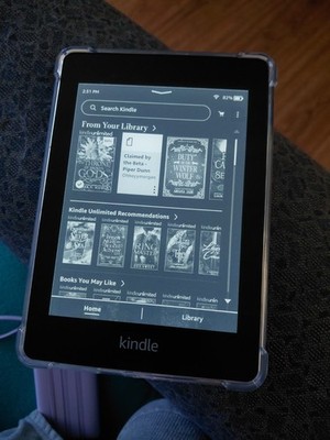 Amazon Kindle 10th Generation 8GB, Wi-Fi, Built-in Light, 6