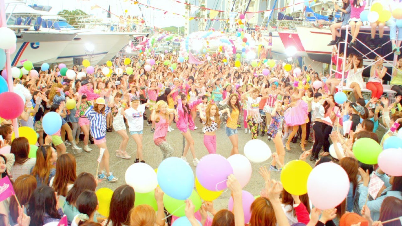 Girls' Generation 少女時代 'LOVE&GIRLS' MV Dance ver. - YouTube