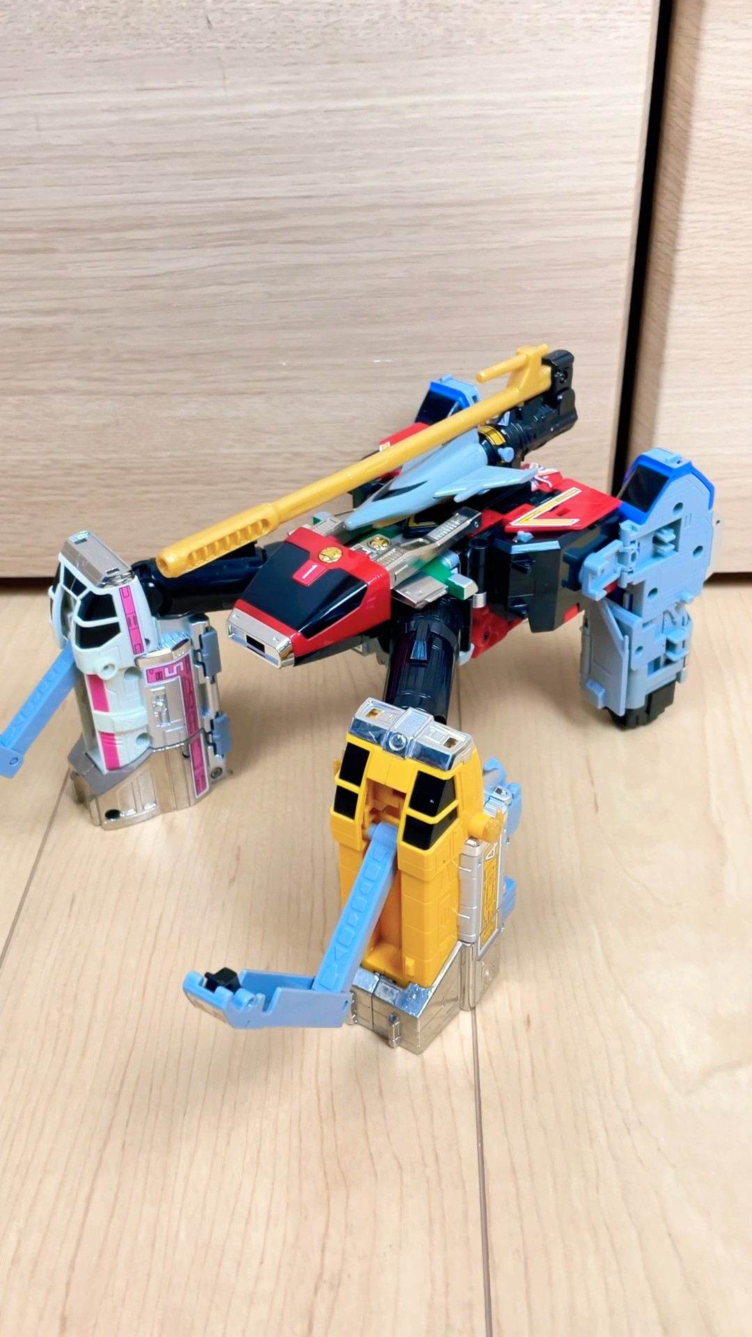 An armored vehicle transforms into a robot!? 