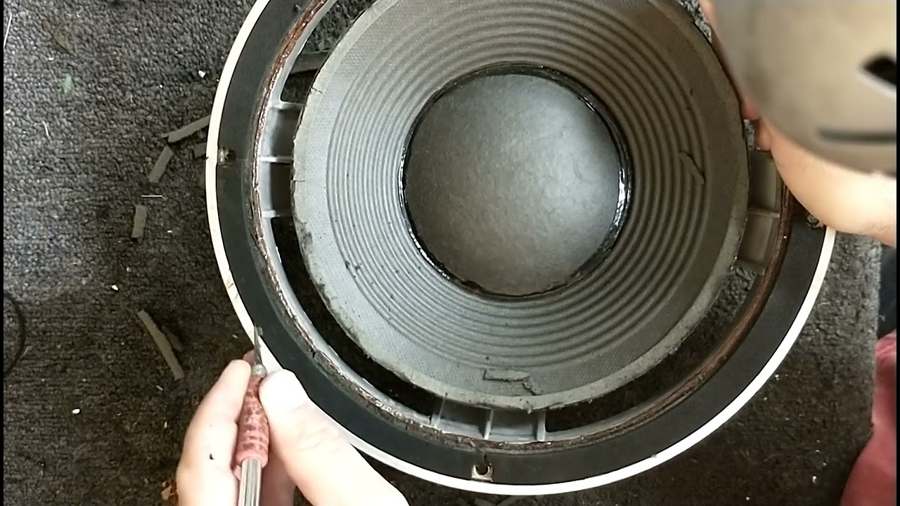 Servicing a set of vintage JBL L-40 loudspeakers. Re-foaming