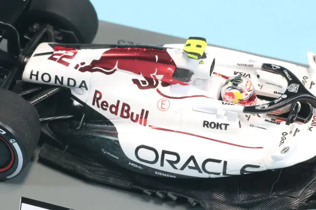 スパーク 1/43 レッドブル RB21 日本GP 2025 角田裕毅 記念ボード付き