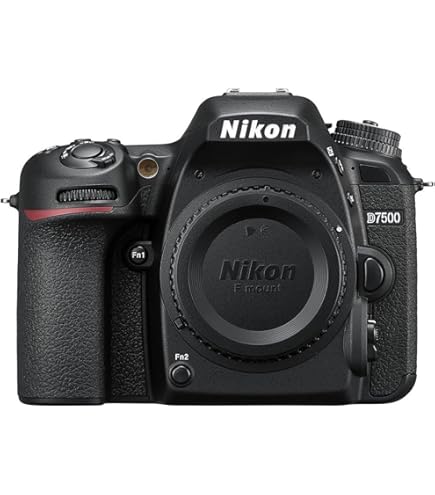 Amazon | Nikon デジタル一眼レフカメラ D7100 18-200VRIIレンズキット