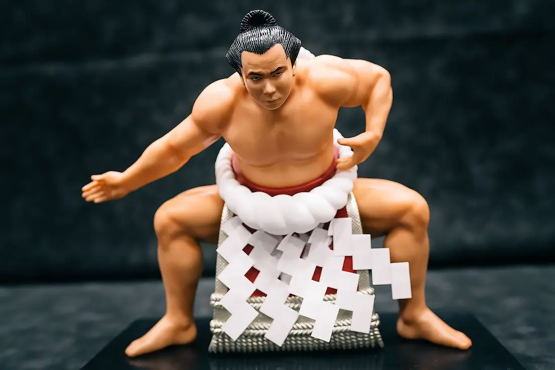異色の「千代の富士」フィギュア土俵入り アポなしで女将さん訪問