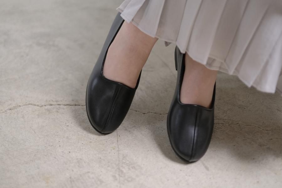 COSMIC WONDER / Naturally-tanned leather “Koshin” folk shoes | 古