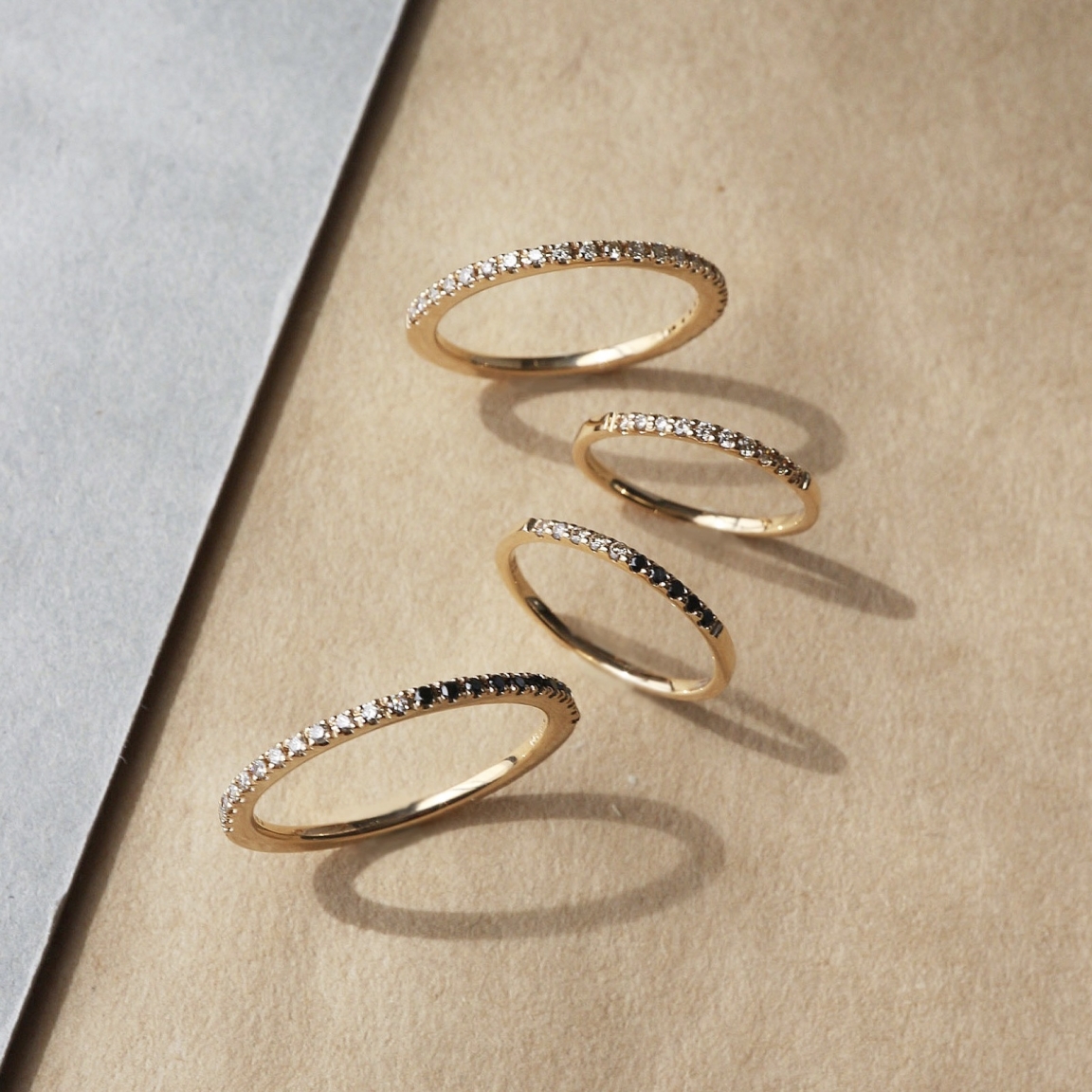 Hirotaka（ヒロタカ) Gossamer White & Black Diamonds Pinky Ring