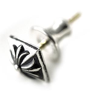 クロムハーツ（Chrome Hearts）ピアス スタッド ピラミッドプラス