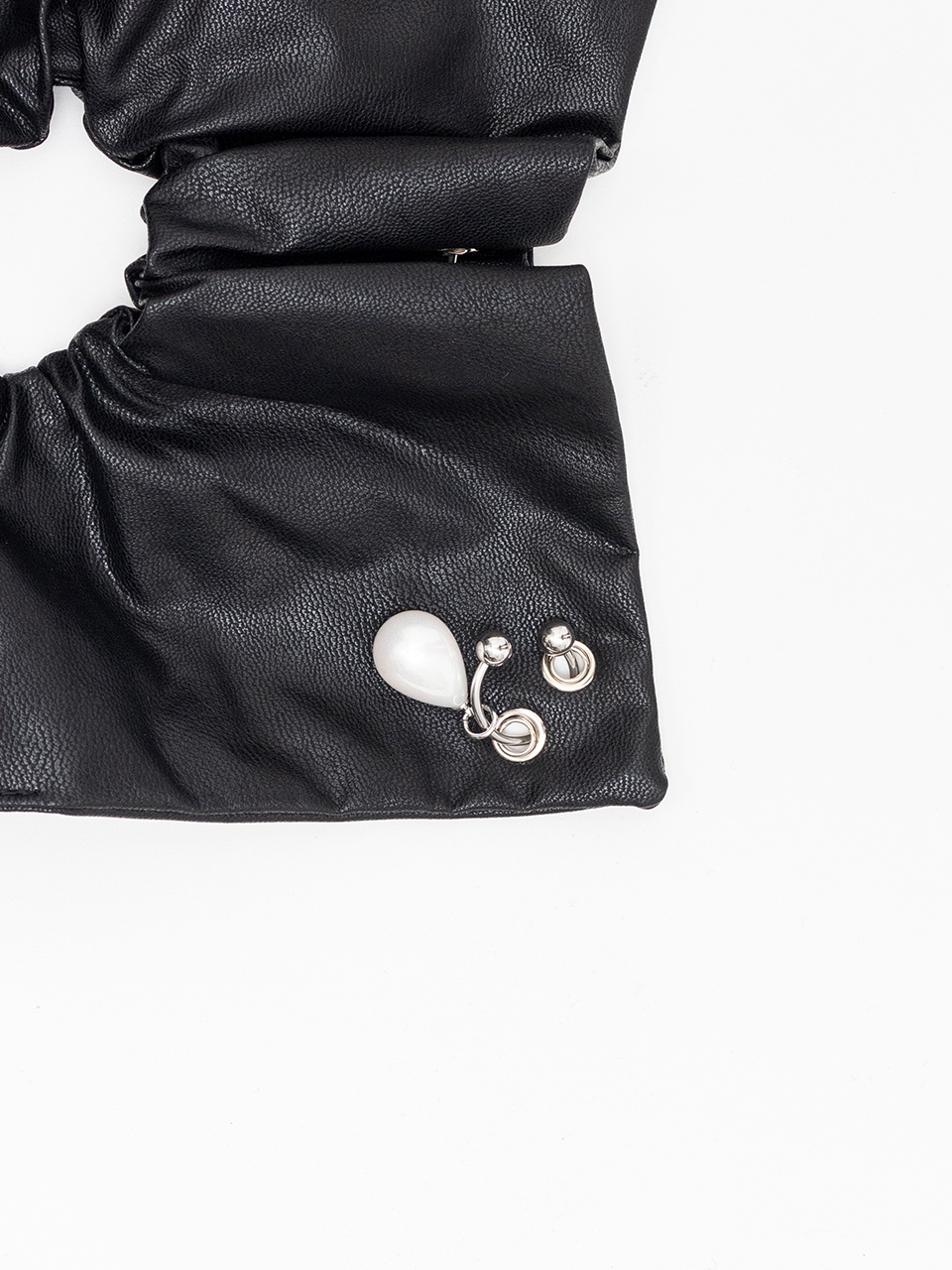 Faux Leather Piercing Detail Scrunchie-フェイクレザーピアシング