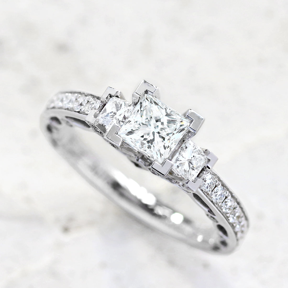 プリンセスカットダイヤモンドリング WG – JaMais Jewelry