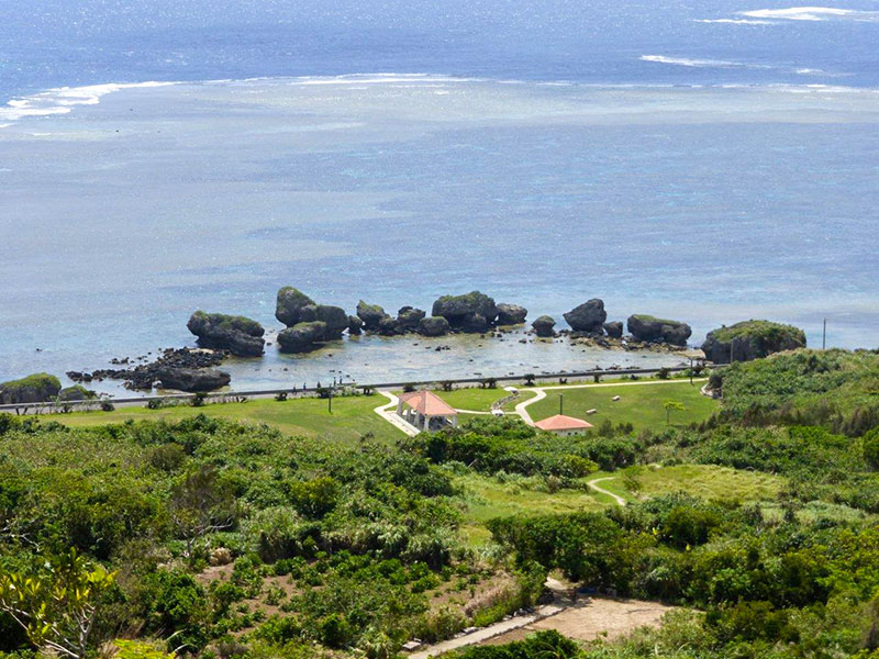 祈りの島・大神島へ（沖縄・宮古島） - 水族館の飼育係と「食」との