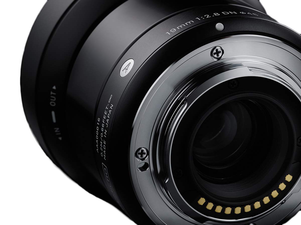 Amazon.com : Sigma 19mm F2.8 EX DN Art (Black) for Sony SE