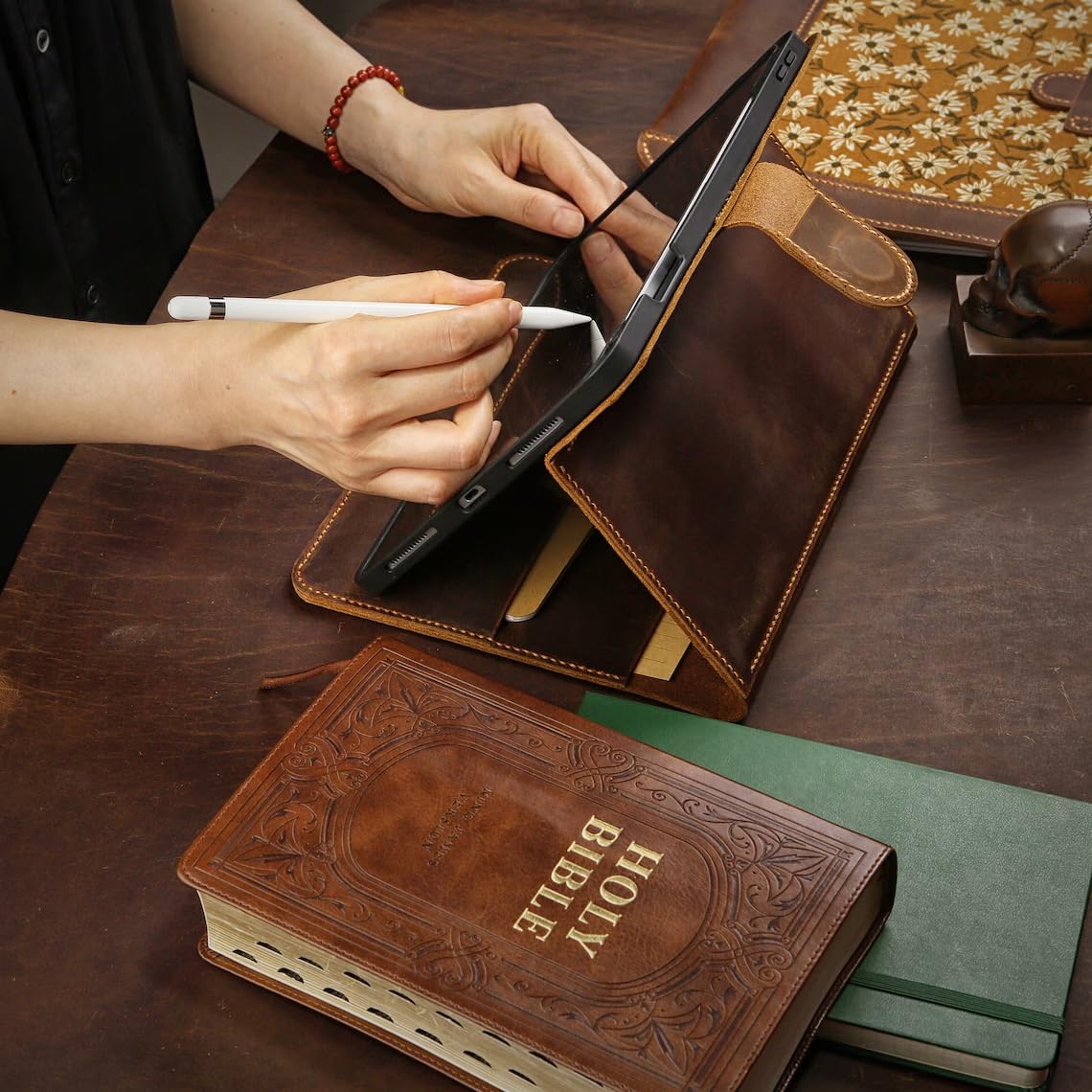 Amazon.com: Vintage Distressed Leather iPad Stand Cover for 2024