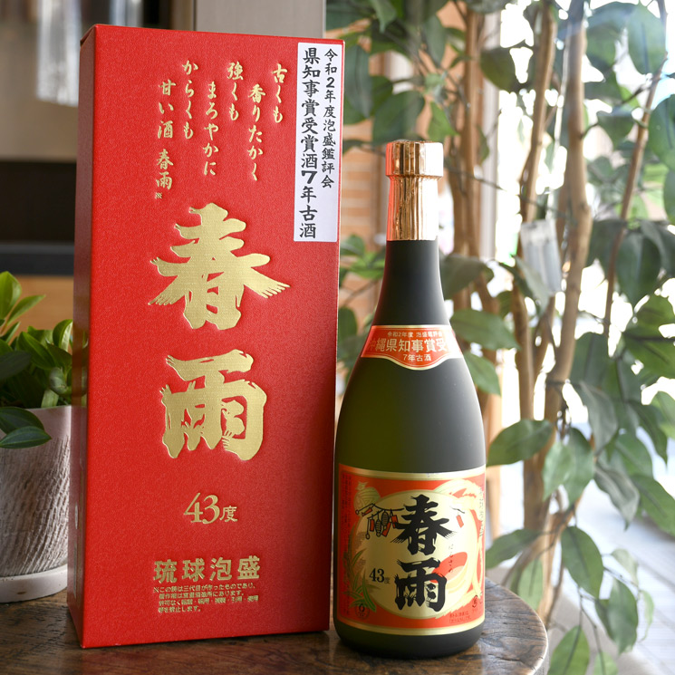 泡盛　春雨　古酒　40年～50年位前製造　一升瓶　宮里酒造所　30度 泡盛 春雨 古酒 40年～50年位前製造 一升瓶 宮里酒造所 30