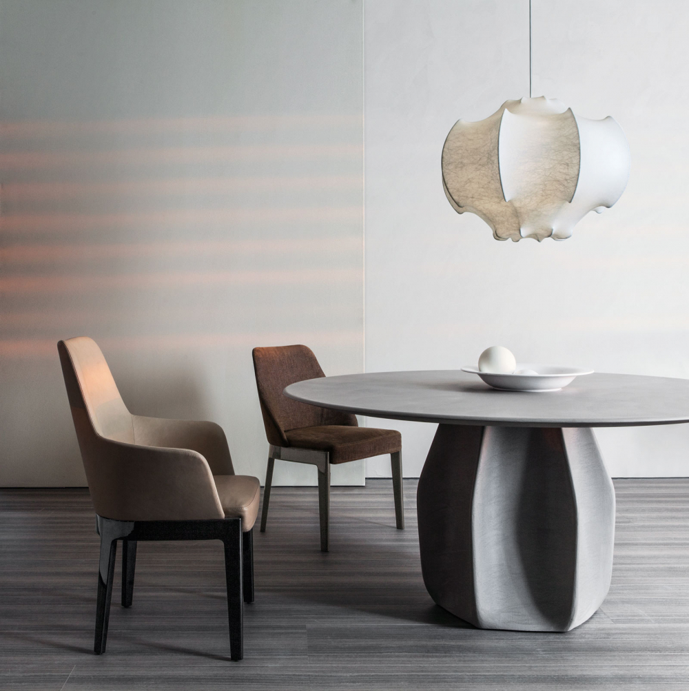 Chelsea Chair by Molteni: Elegance for Dining and Living Rooms