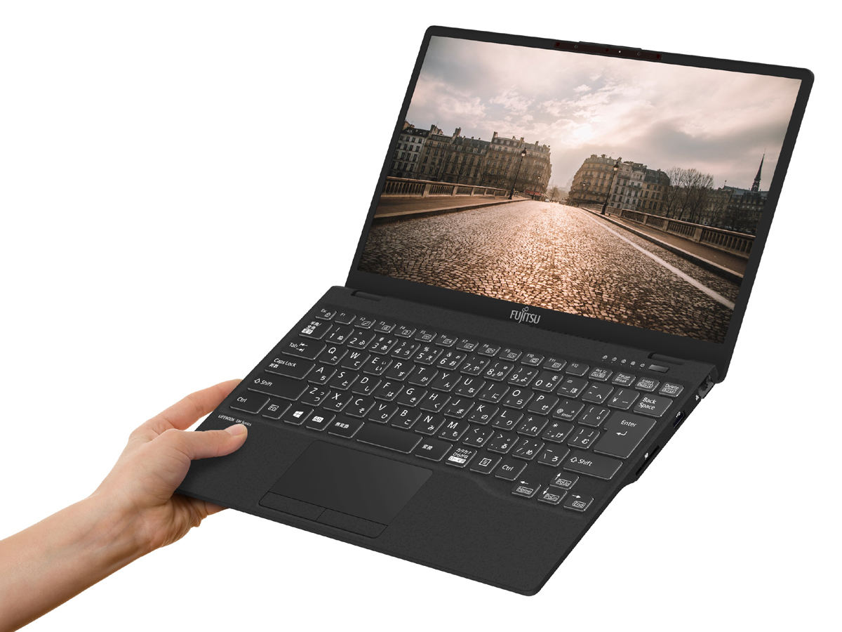 富士通、世界最軽量PCを更新 - 634gの13.3型ノートPCが10月下旬発売へ
