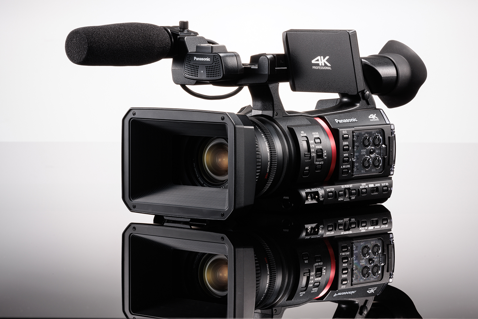 10ビット4K記録、マニュアル3リング、約1.9 kgの軽量はそのままに、12G