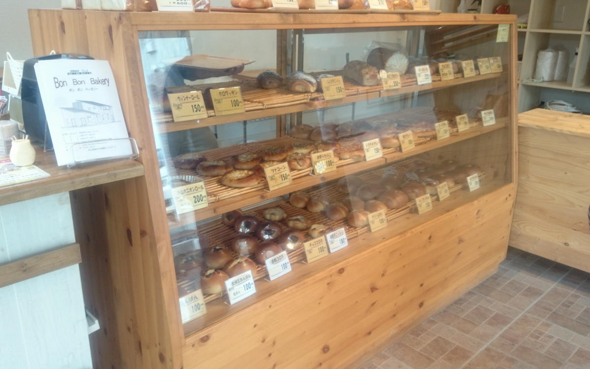 パイン家具実例-パン屋さんのガラスショーケース | オーダーメイド