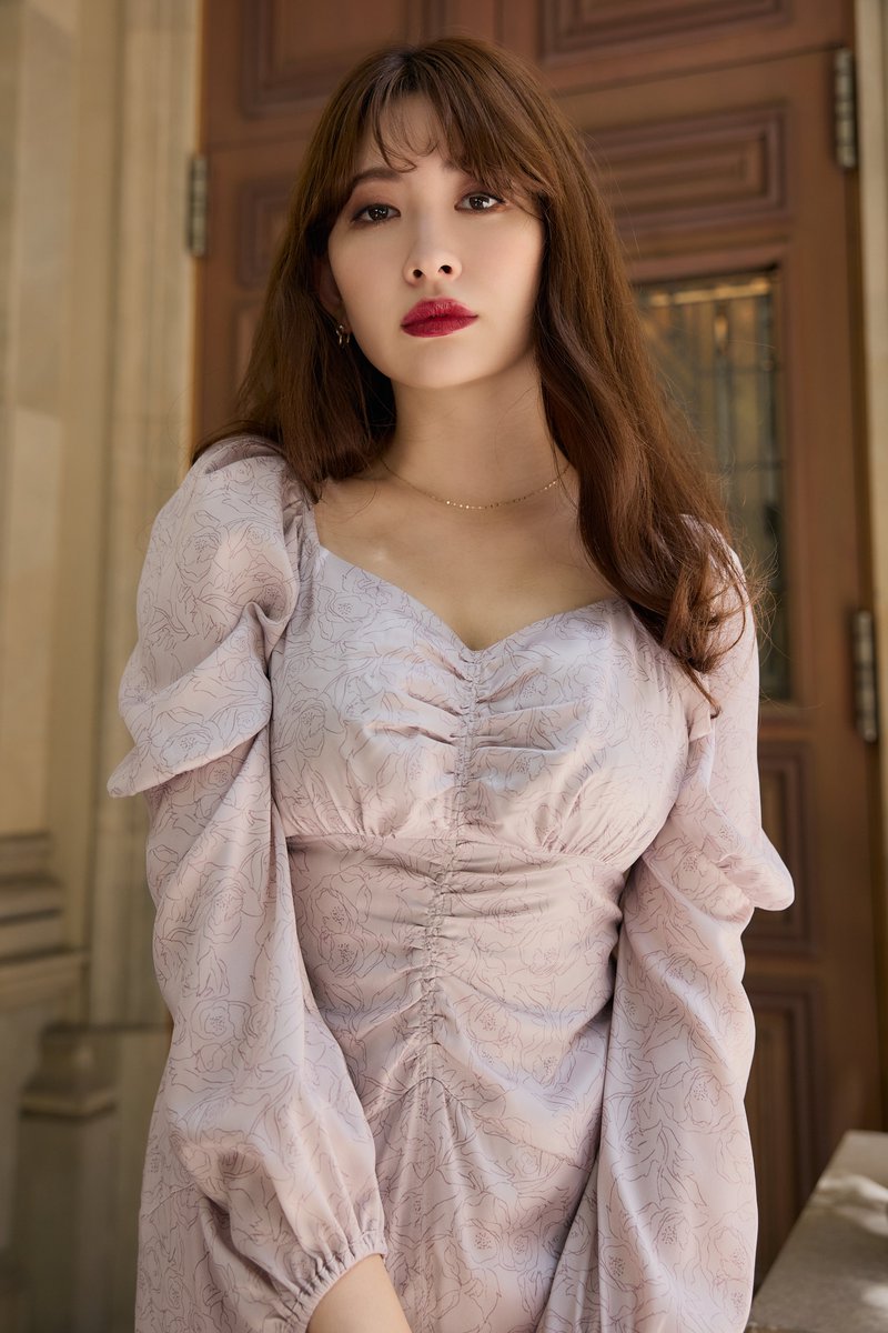 Rosa Ruched Satin Dress// 構築的なシルエットにより洗練された 女性