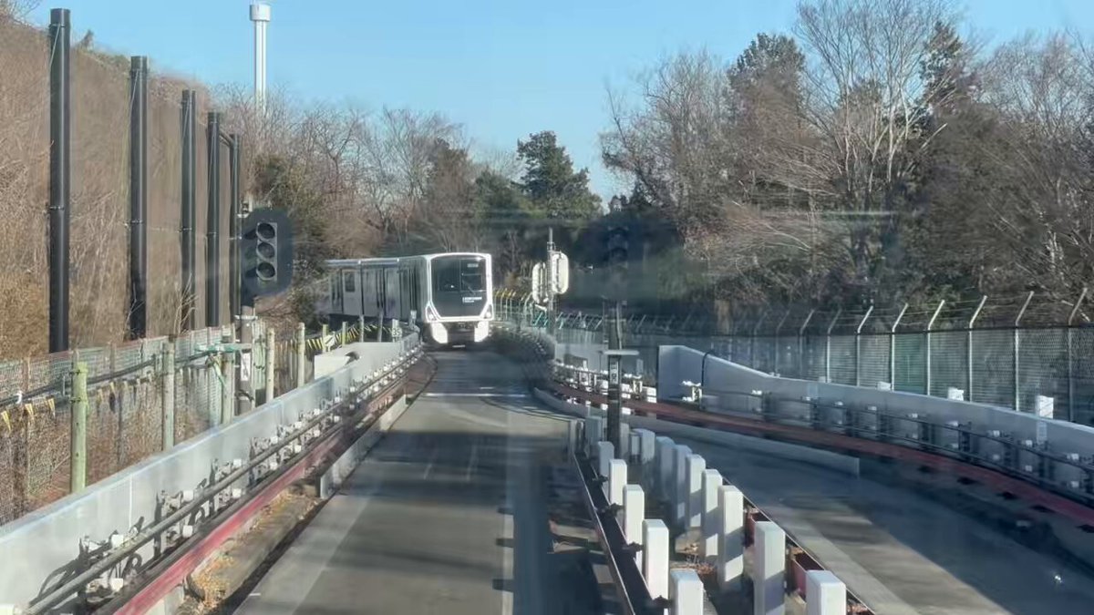 んっどうゆう原理で曲がるんだろう