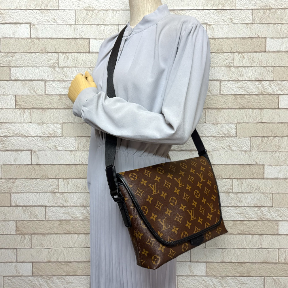 LOUIS VUITTON ルイヴィトン マグネティック・メッセンジャー