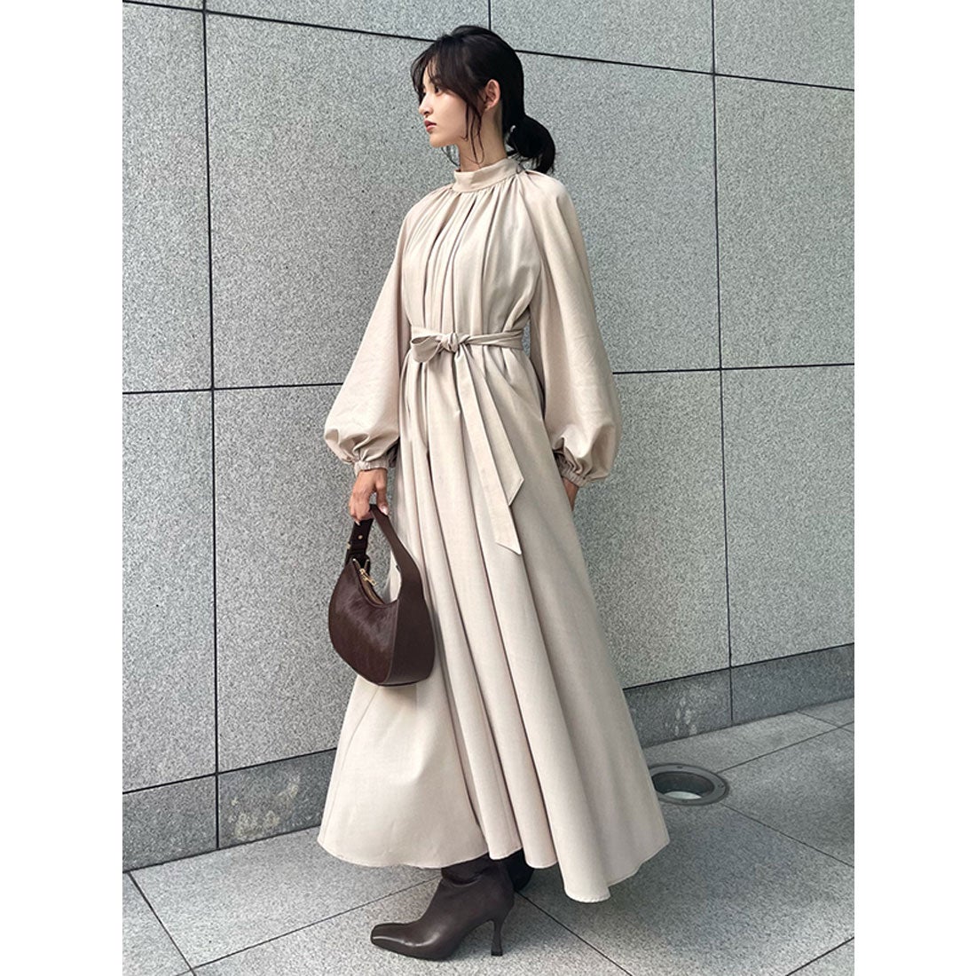 アニュアンス anuans ネックギャザーボリュームワンピース （BEIGE