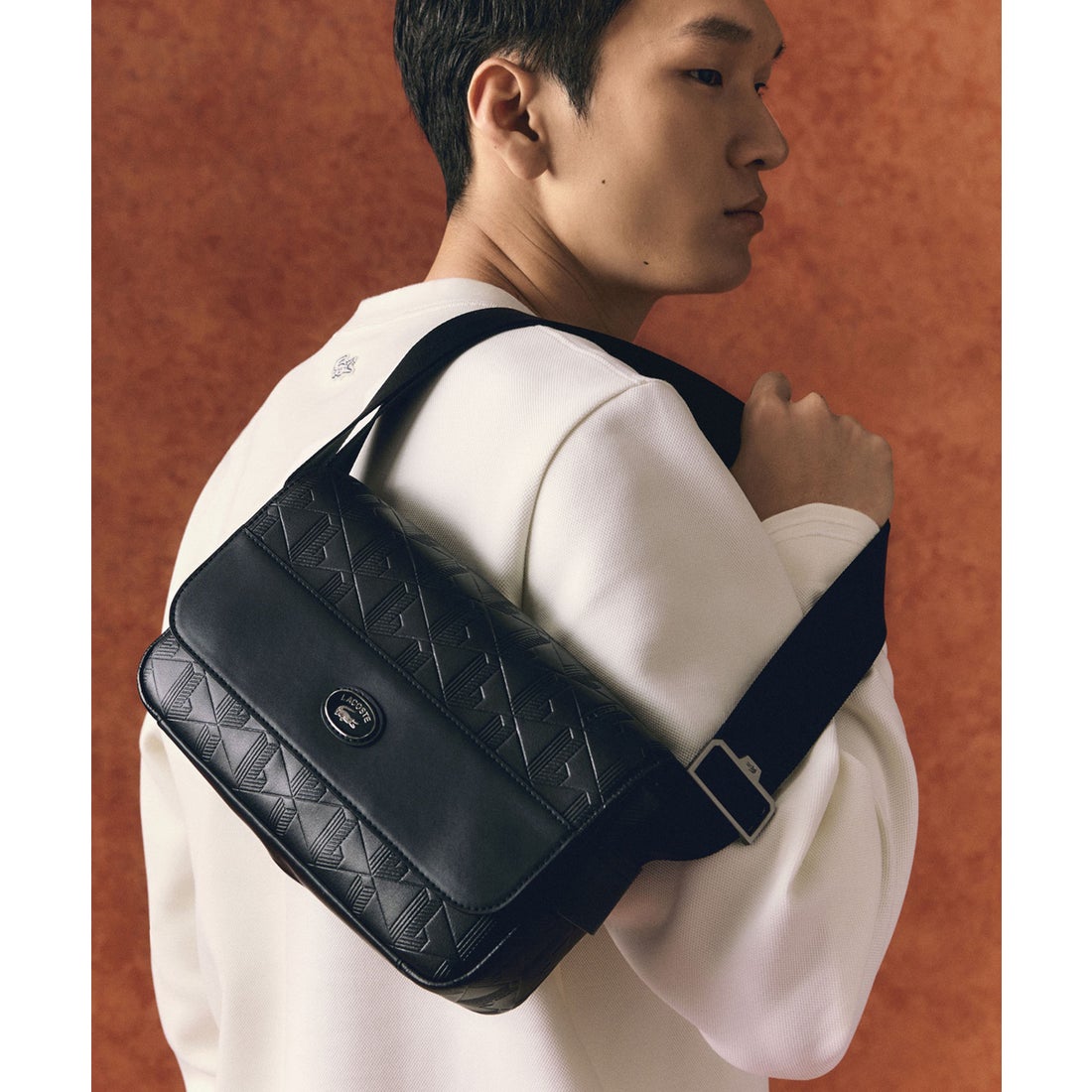 ラコステ LACOSTE モノグラム レザーフラップクローズサッチェルバッグ