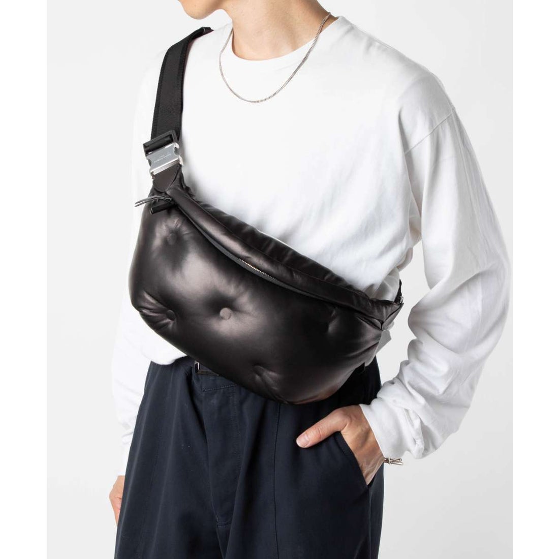 メゾン マルジェラ MAISON MARGIELA S35WB0079 P4300 ボディバッグ