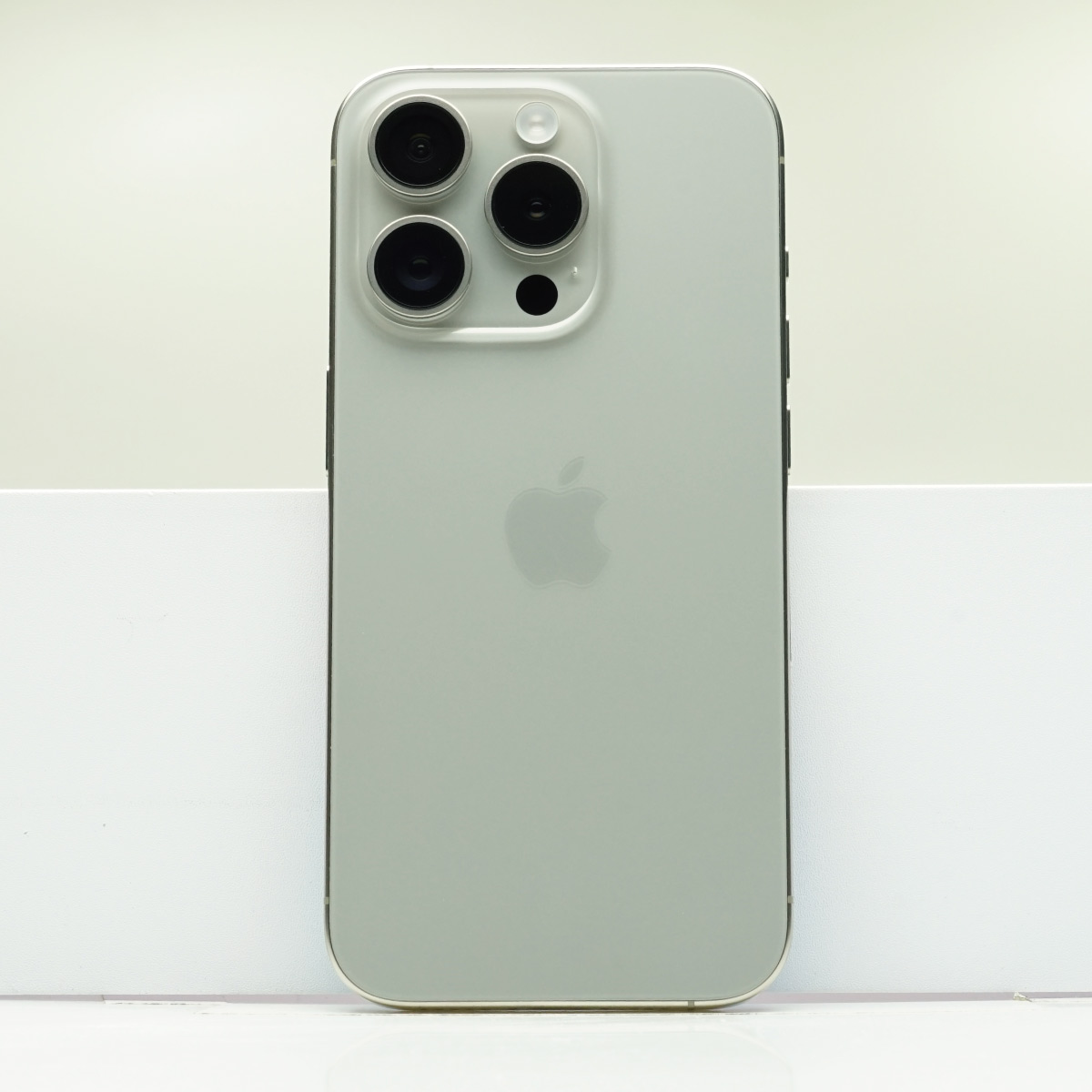 iPhone 15 Pro Max 256GB SIMフリー Aランク 中古 本体 スマホ