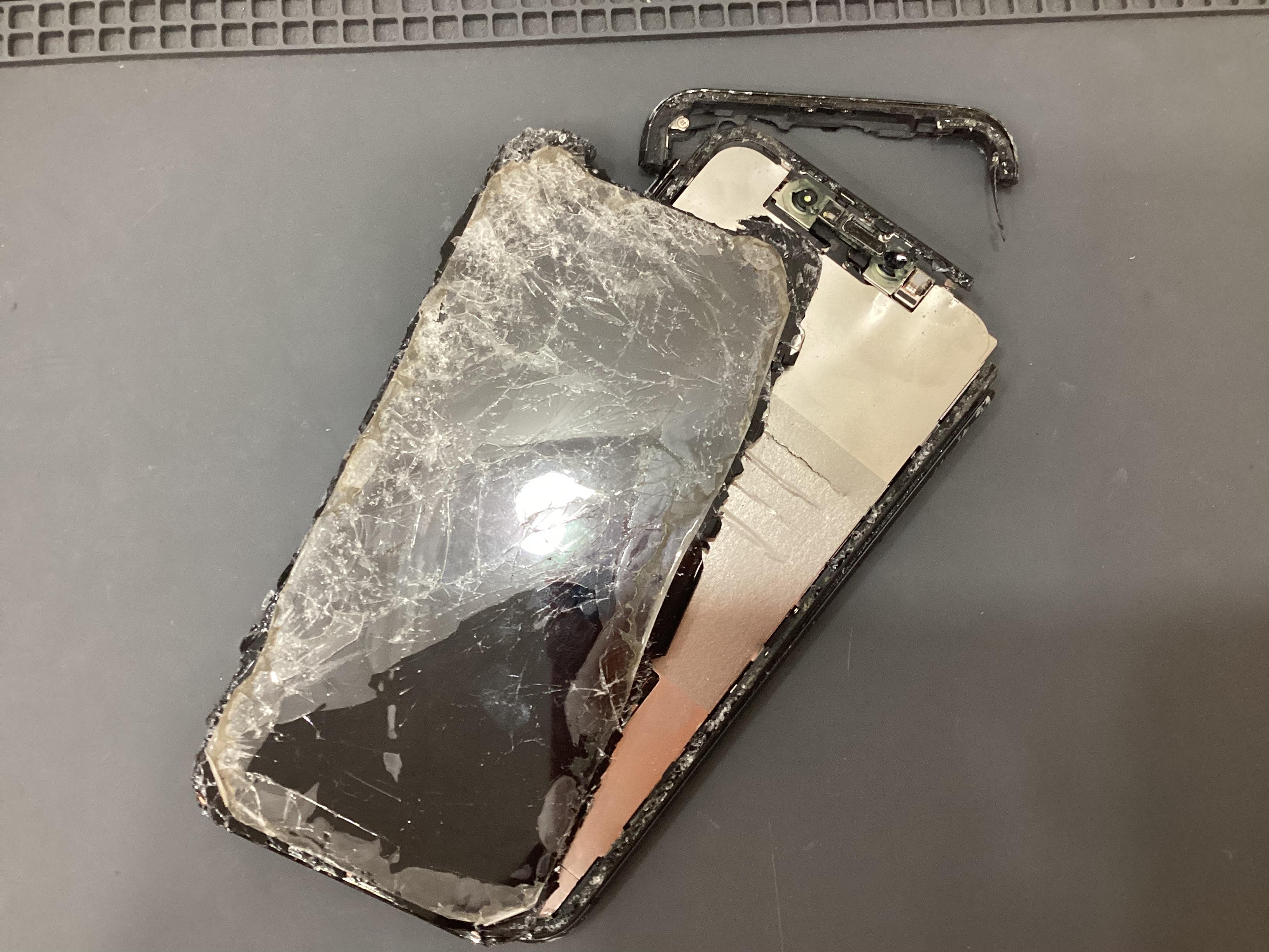 画面割れ修理】iPhone11修理【背面割れ修理】-スマホクリニック 長崎駅店