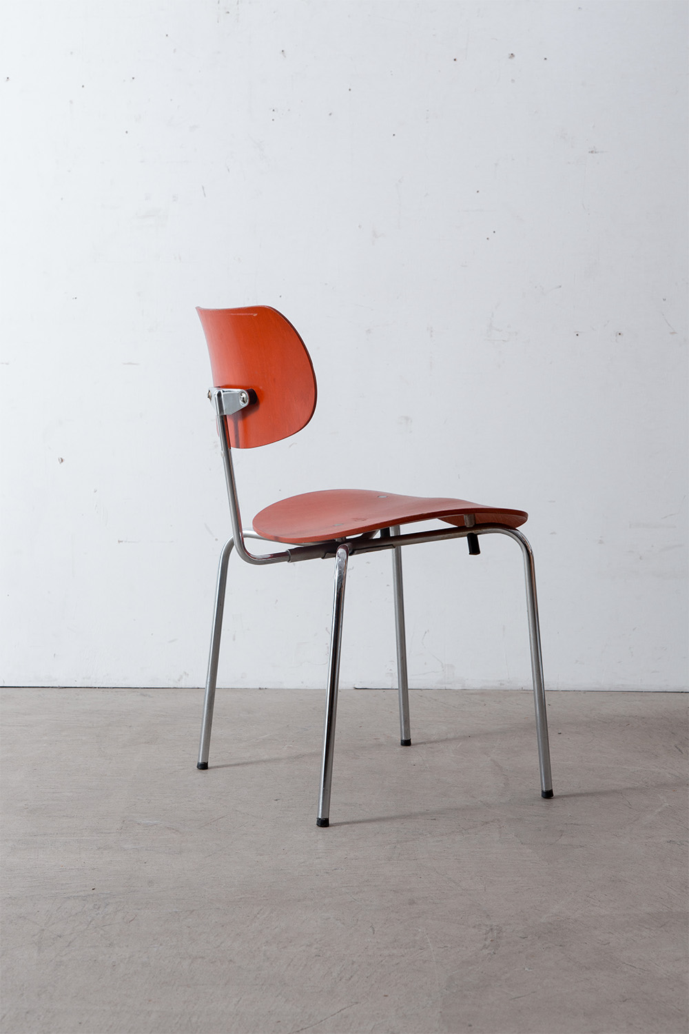 stoop | 'SE 68' Stacking Chair by Egon Eiermann for Wilde + Spieth