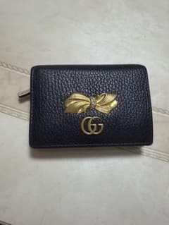 GUCCI 二つ折り財布 黒 リボンモチーフ - メルカリ
