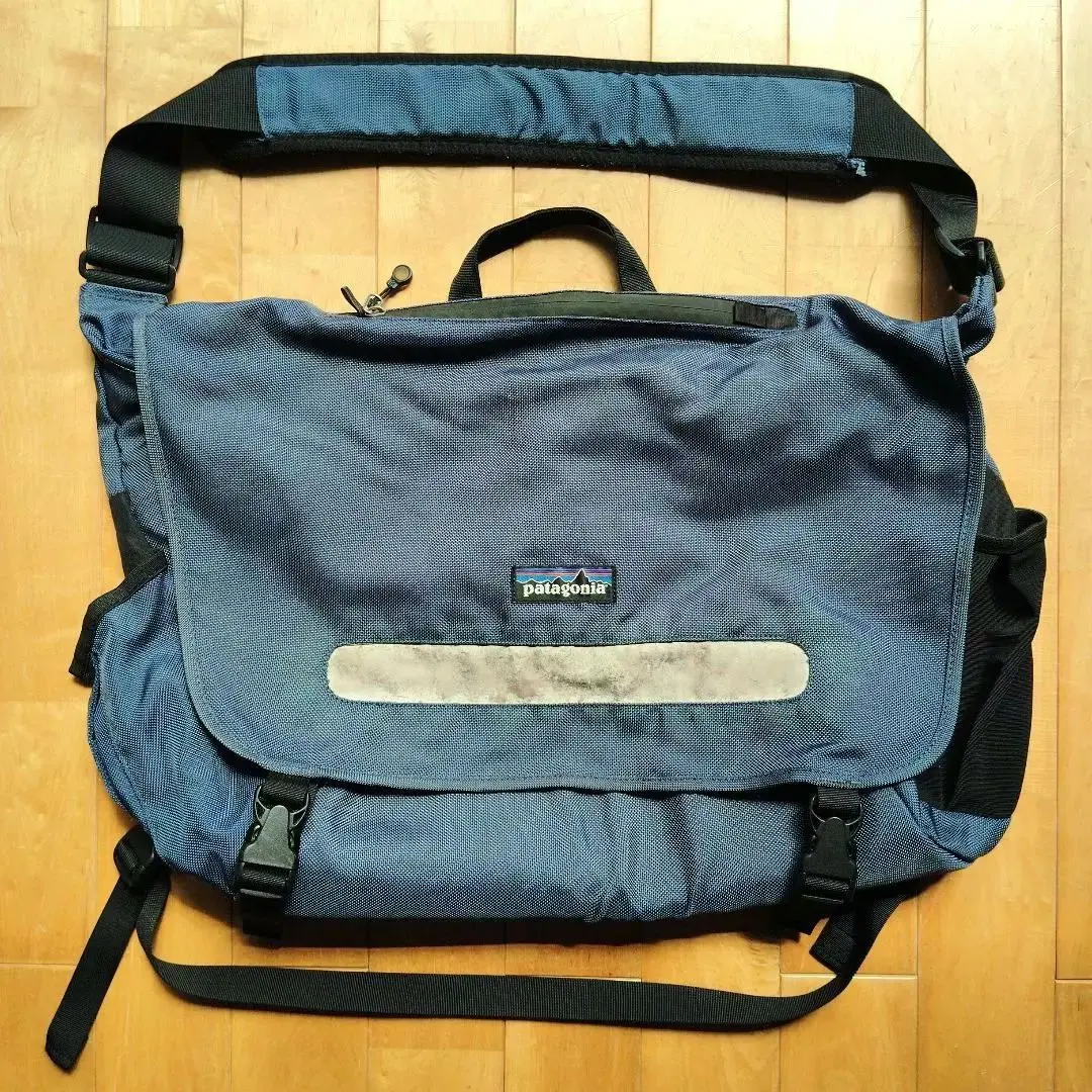 2026年最新】patagonia カラー：ネイビー系 メッセンジャーバッグの