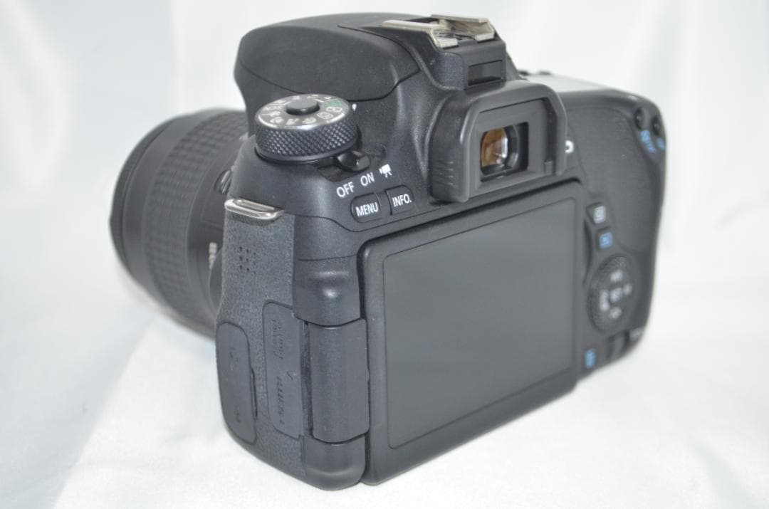 美品 Canon キャノン EOS 8000D レンズキット