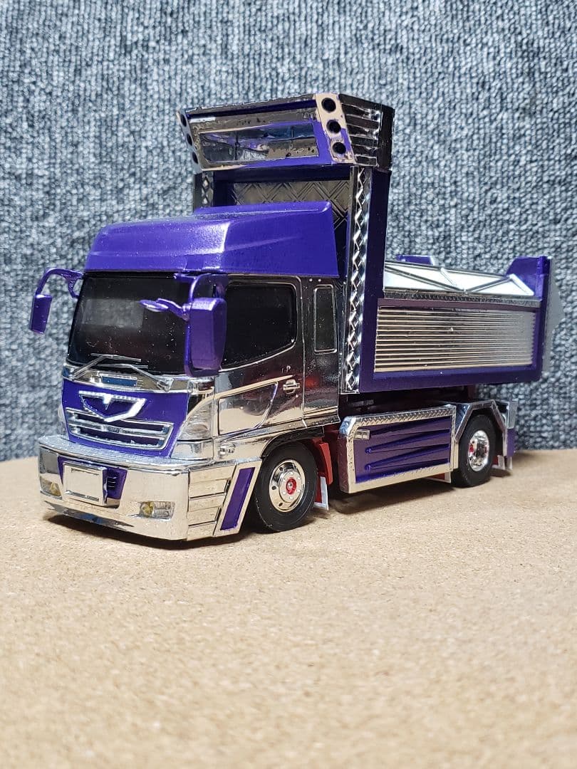 1/32アオシマデコトラプラモデル/ダンプ、2t箱車2台セット 1/32 一発屋｜株式会社 青島文化教材社