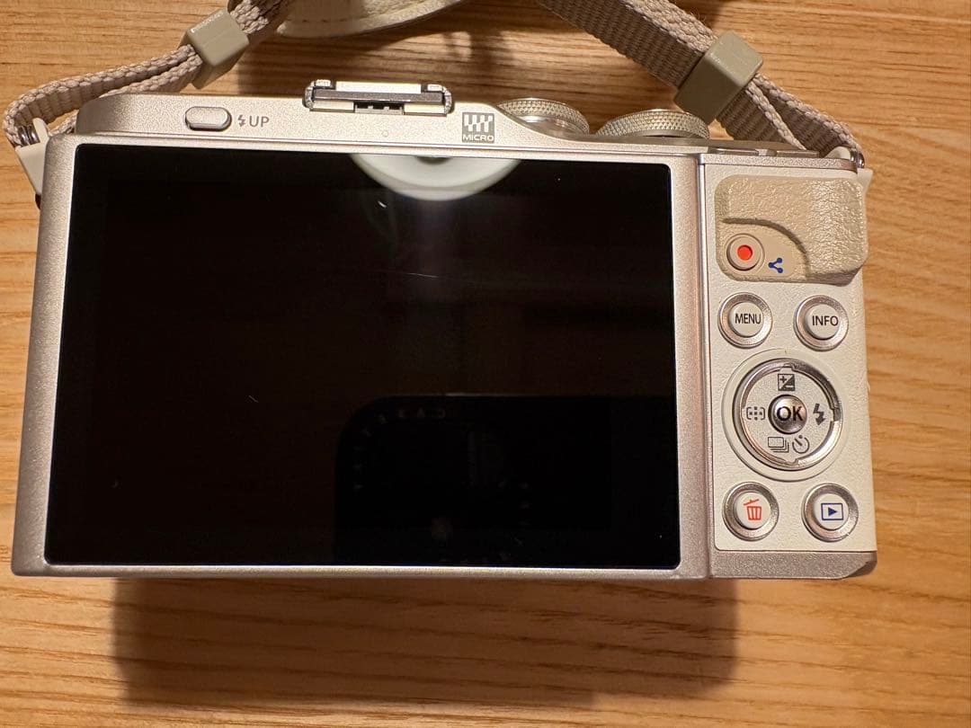 OLYMPUS PEN E-PL9 ホワイト ダブルズームキット美品