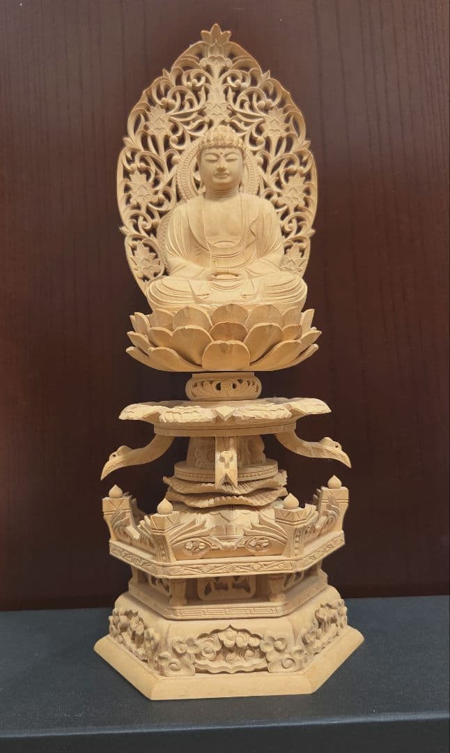 仏像　釈迦如来座像　木彫　柘植　2.5寸 楽天市場】仏像 釈迦如来 座像 2.5寸 飛天光背 八角台 総高26cm 柘植