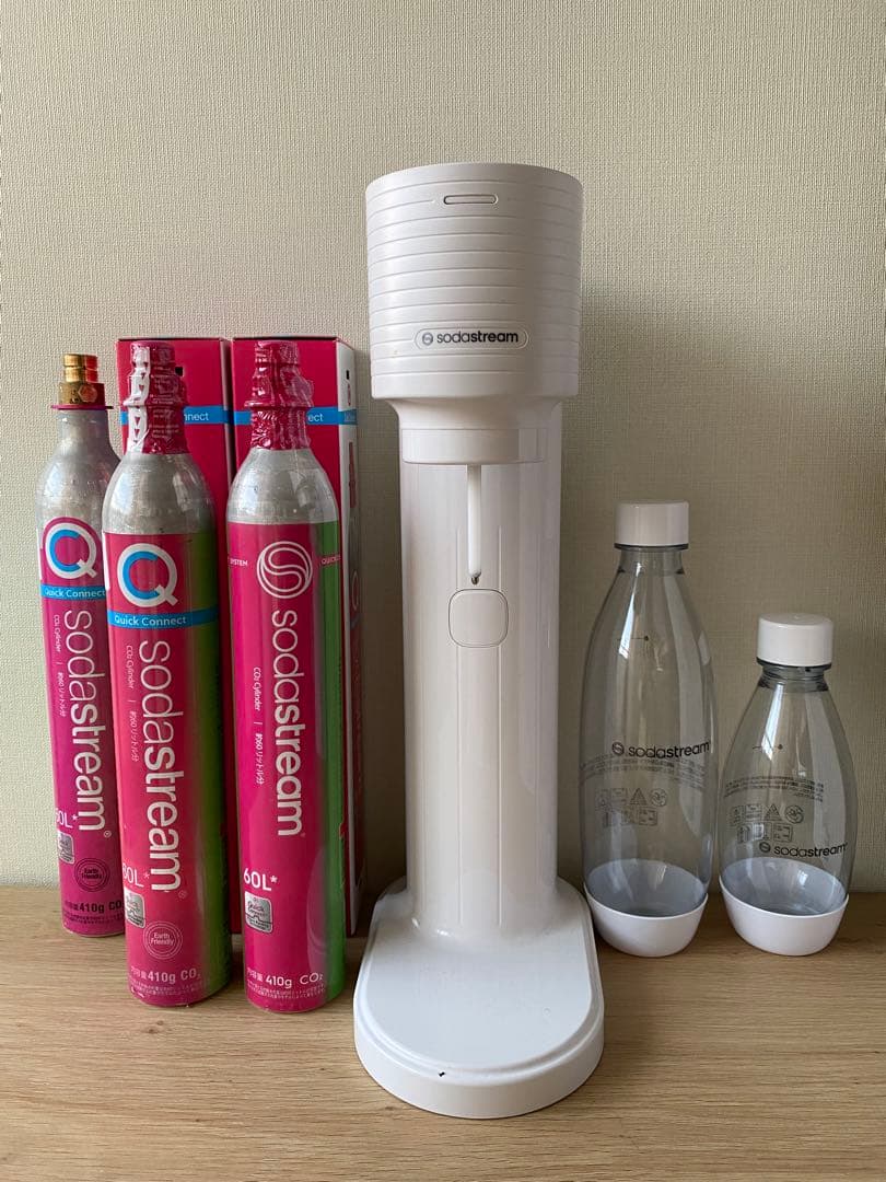 sodastream GAIA 炭酸水メーカー　新品シリンダー2本計3本付き ソーダストリーム SodaStream / GAIA (ガイア) スターターキット