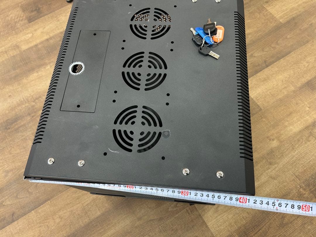サンワサプライ マルチ収納ラック 鍵付き H550 CP-SVCMULT4