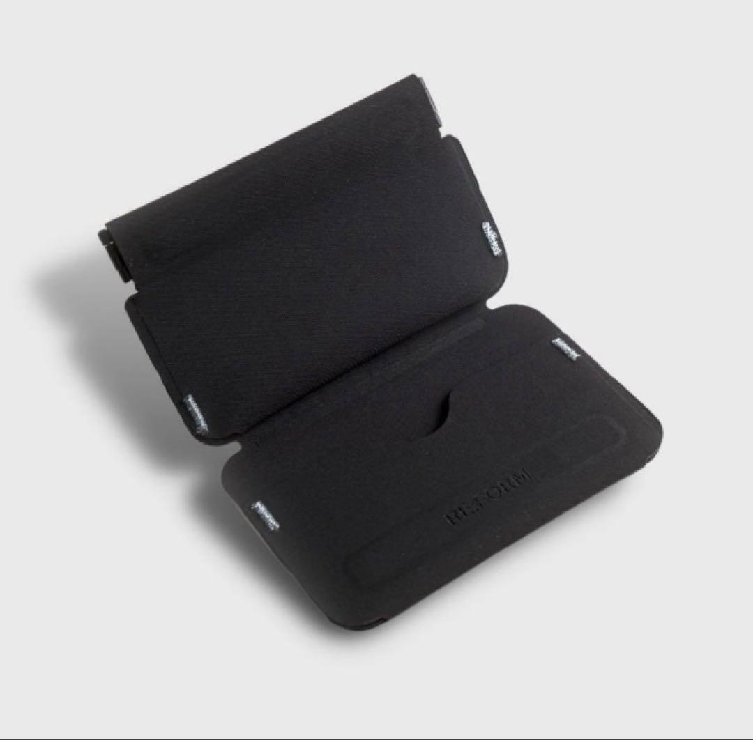 RE:FORM ®︎ 01 コインスリーブ 二つ折り財布 - メルカリ