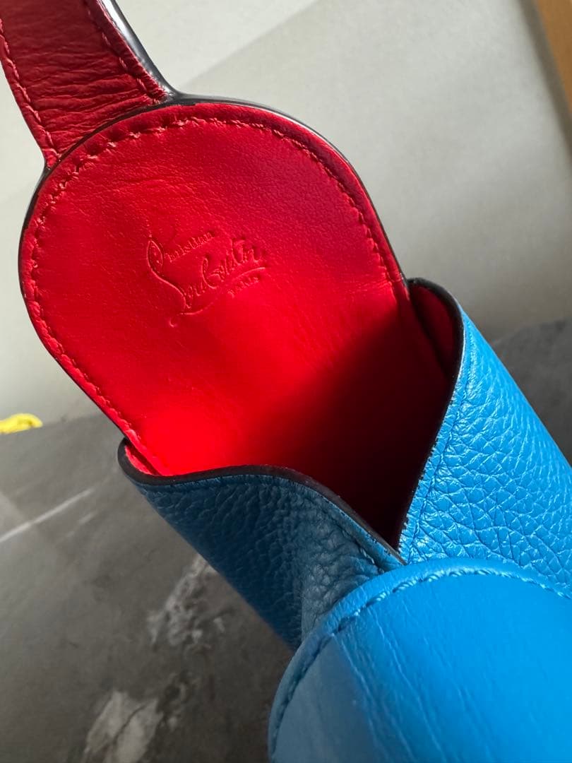 Christian Louboutin スタッズ付き青レザーバケツ型ハンドバッグ