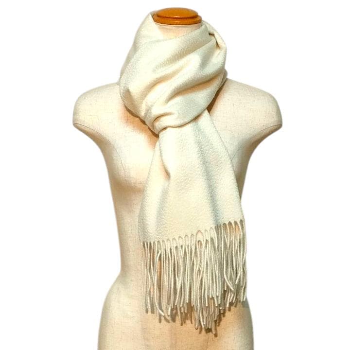 大幅値下60㎝×190大判無染色 100% カシミヤストールマフラーWHT 新品 大幅値下60㎝×190大判無染色 100% カシミヤストールホワイト新品