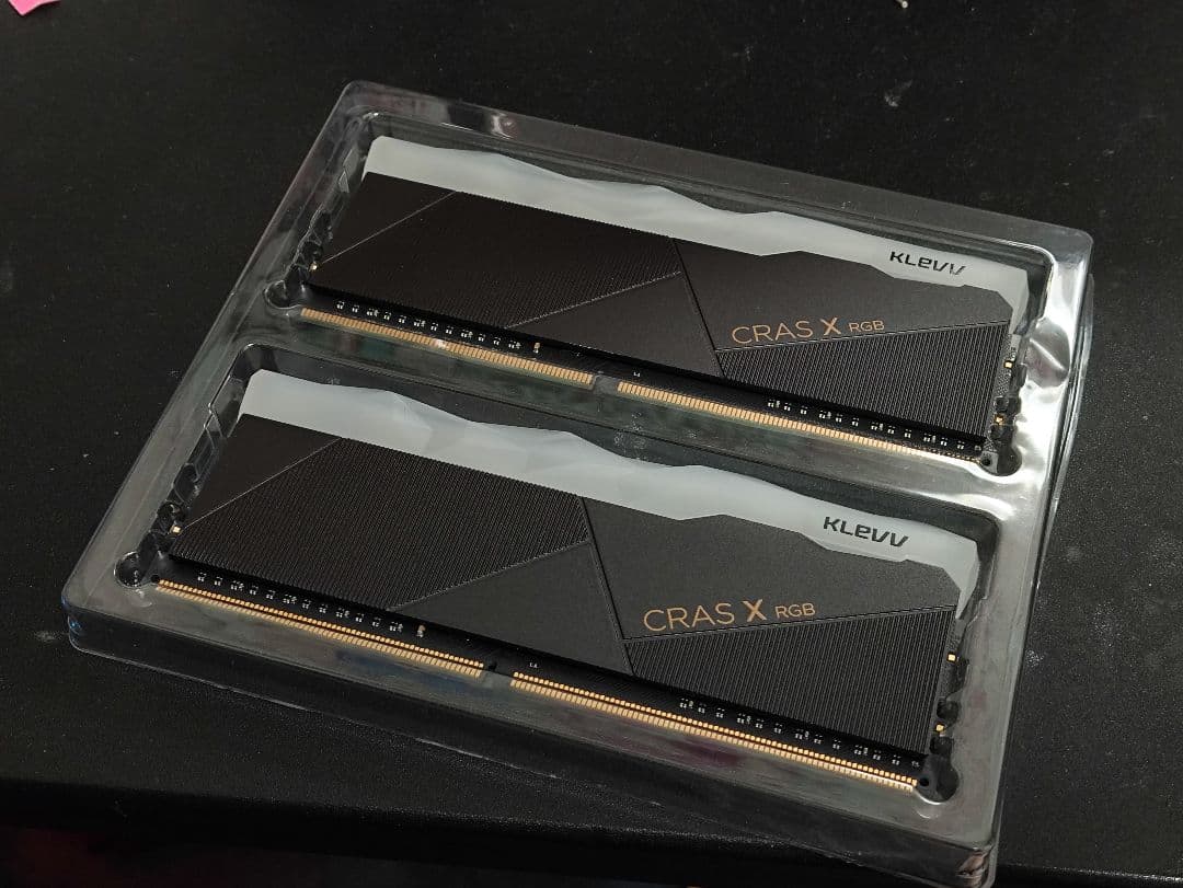 KLEVV CRAS X RGB DDR4 3600MHz 8GB×2計16GB KLEVV CRAS X RGB DDR4 16GB (2x8GB) 3600MHz CL18 1.35V Gaming