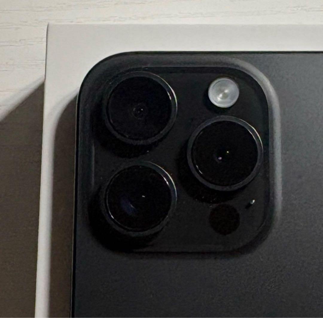 なな iPhone15 Pro 128GB ブラックチタニウム