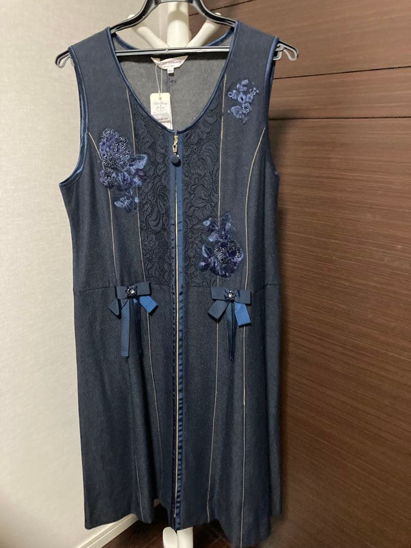 m*a様 【新品】スーパービューティ 刺繍ビーズ装飾ジャンバースカート　サイズ4 紺青の銀河の刺繍ジャンパースカート[2026年5月下旬-6月下旬発送予定