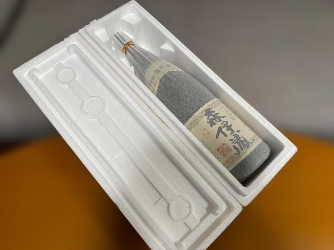 ★特別な日に！新品・未開封【森伊蔵】1800ml 森伊蔵 1800ml 箱付き 芋焼酎 東京都内発送限定 ホワイトデー ギフト