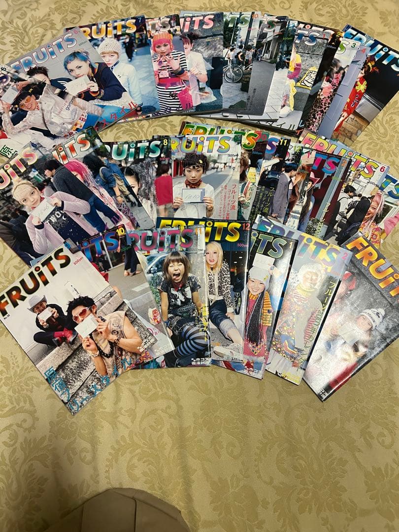雑誌 fruit フルーツ ストリートスナップ ストリートスナップ誌『FRUiTS』が撮影した原宿KAWAiiカルチャーの源流
