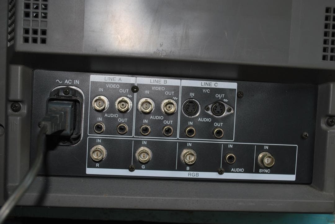 ソニー業務用カラーモニターPVM-14M1jジャンク品の出品です。