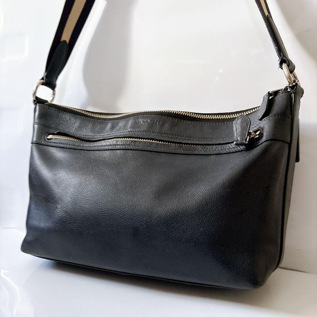 美品　コーチ　ショルダーバッグ　チャールズ スモール メッセンジャー　　レザー Amazon.co.jp: (コーチ)COACH シグネチャーチャールズ スモール